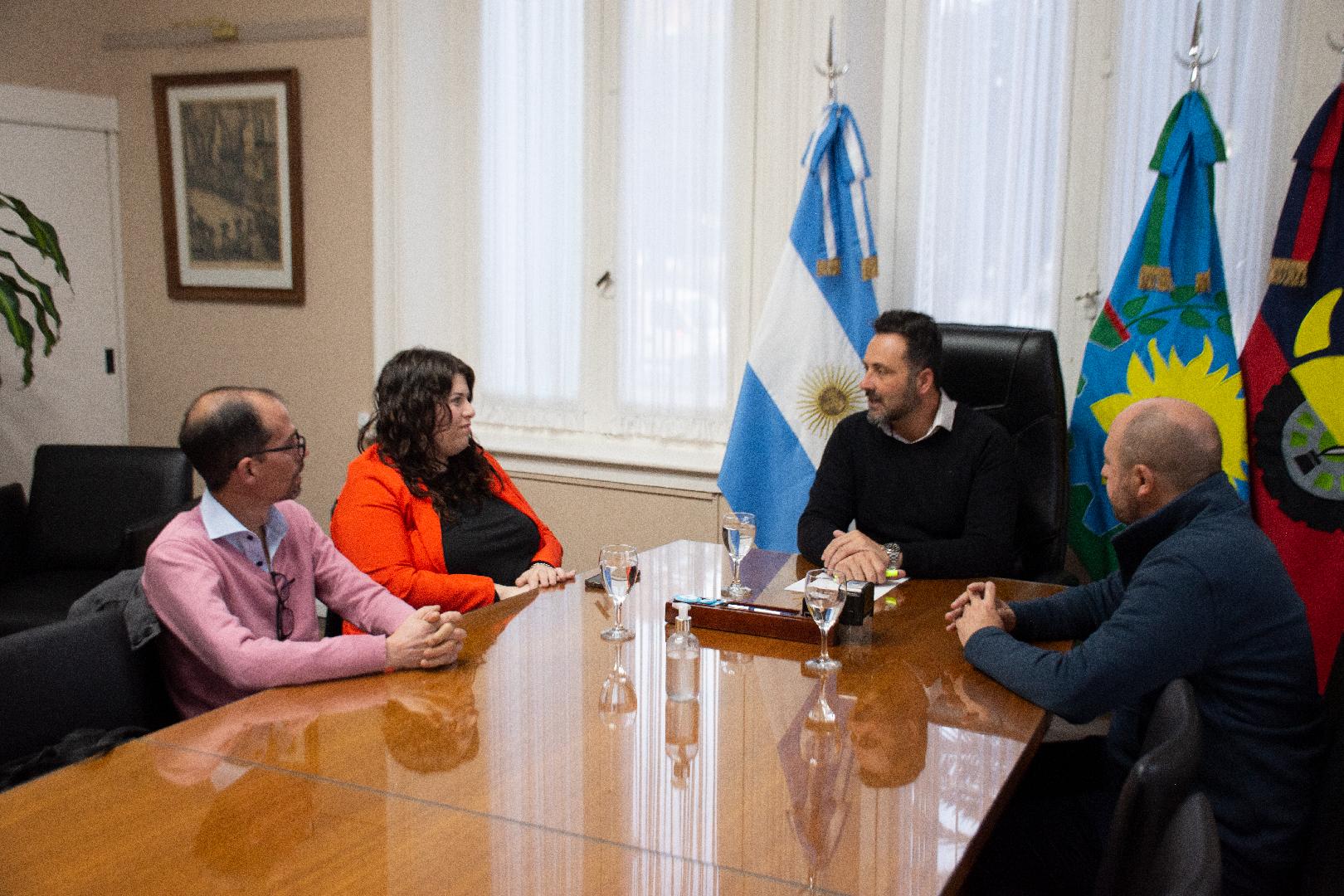 Aiola con Olivetto y Carnaghi reunidos por el proyecto Conectando Chacabuco