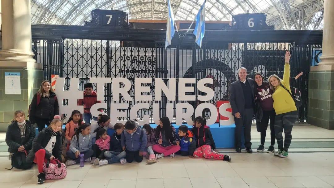 Alumnos de las escuelas rurales 23 y 8 viajaron a  Retiro de paseo escolar