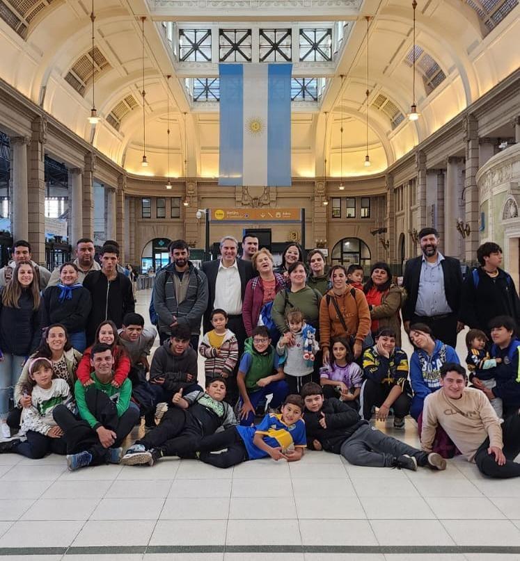 NiÃ±os del Club San MartÃ­n y sus familias de paseo en CABA