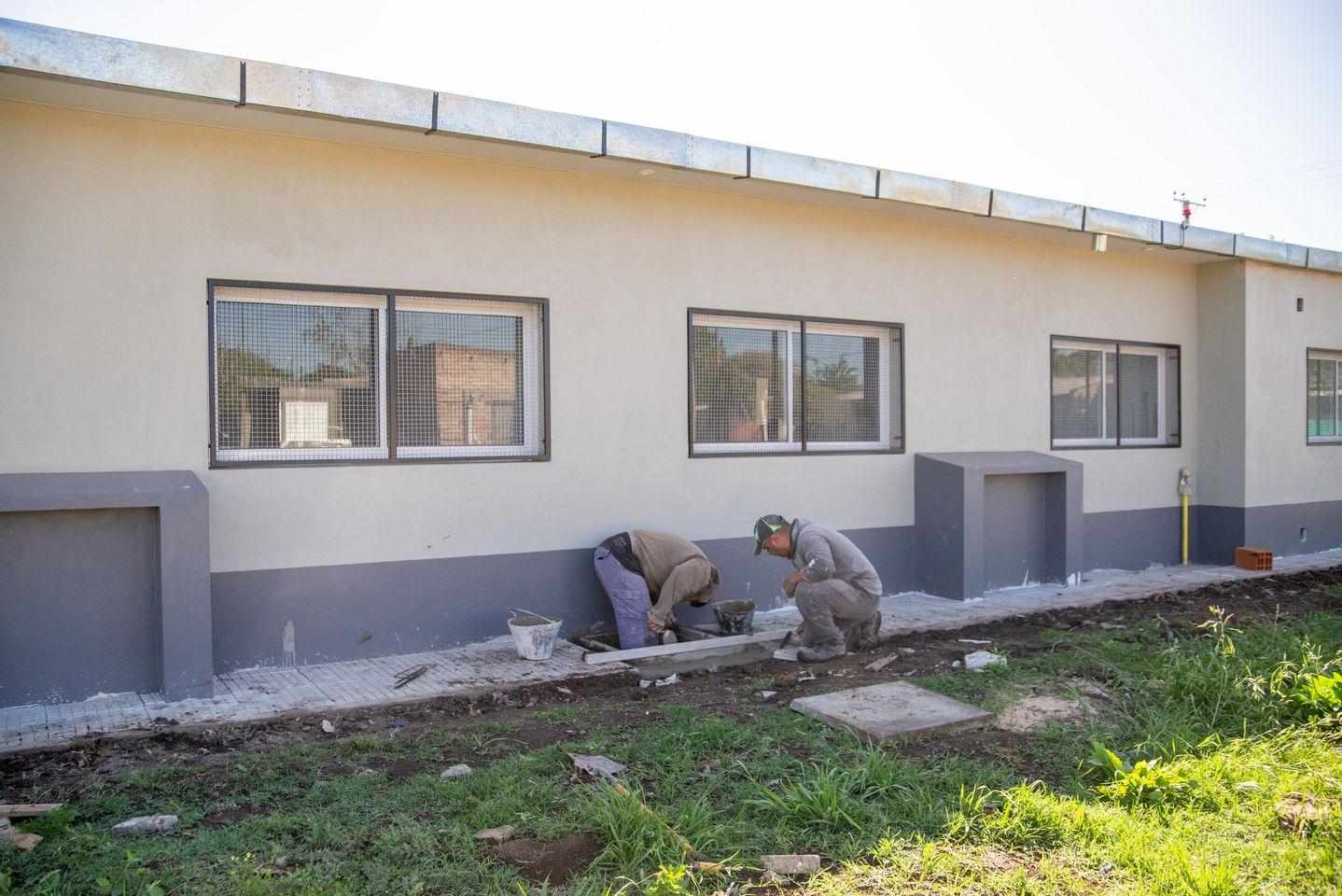 Etapa final de obra en el Jardín de infantes del barrio Alcira de la Peña