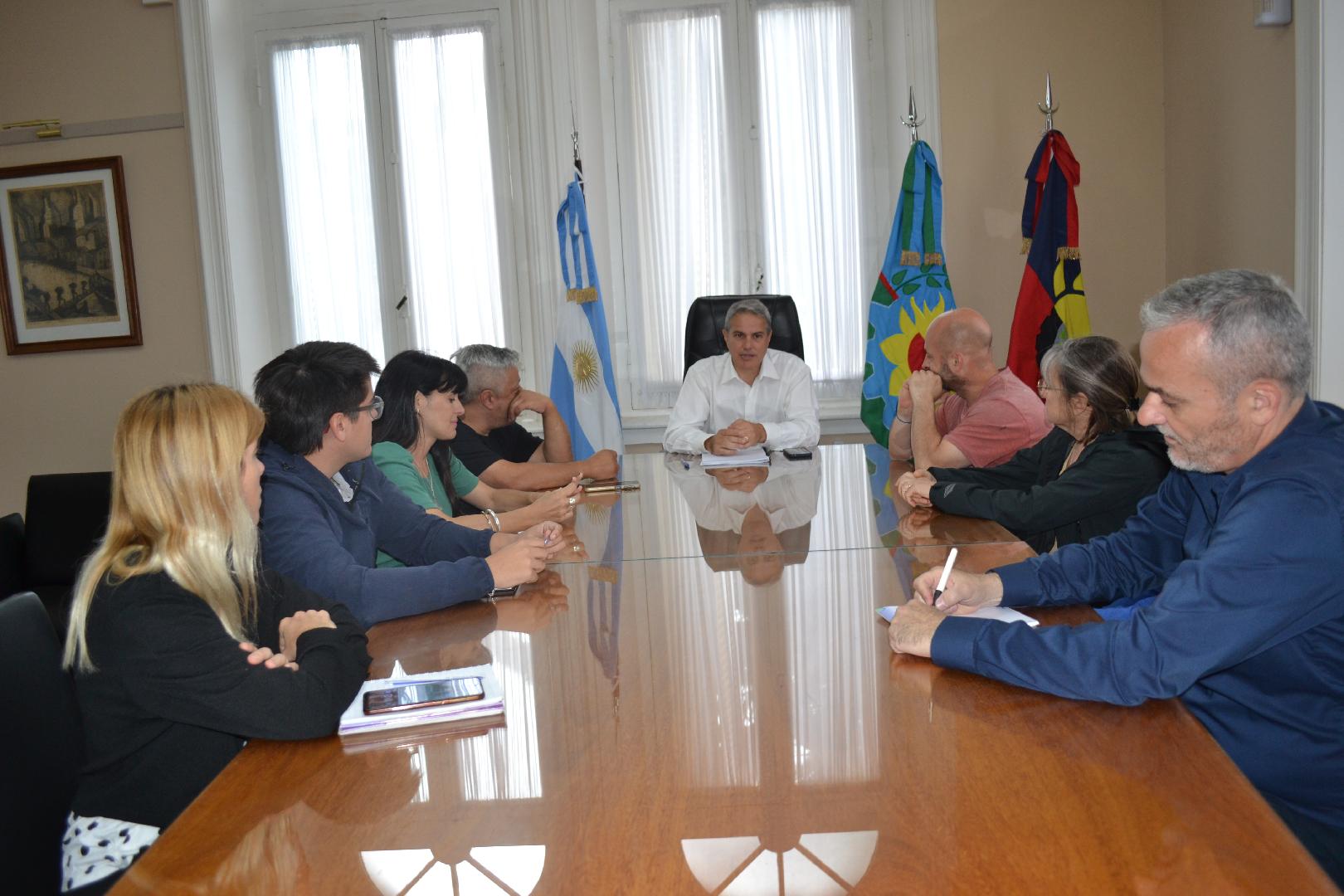 El intendente recibió a integrantes de Cáritas