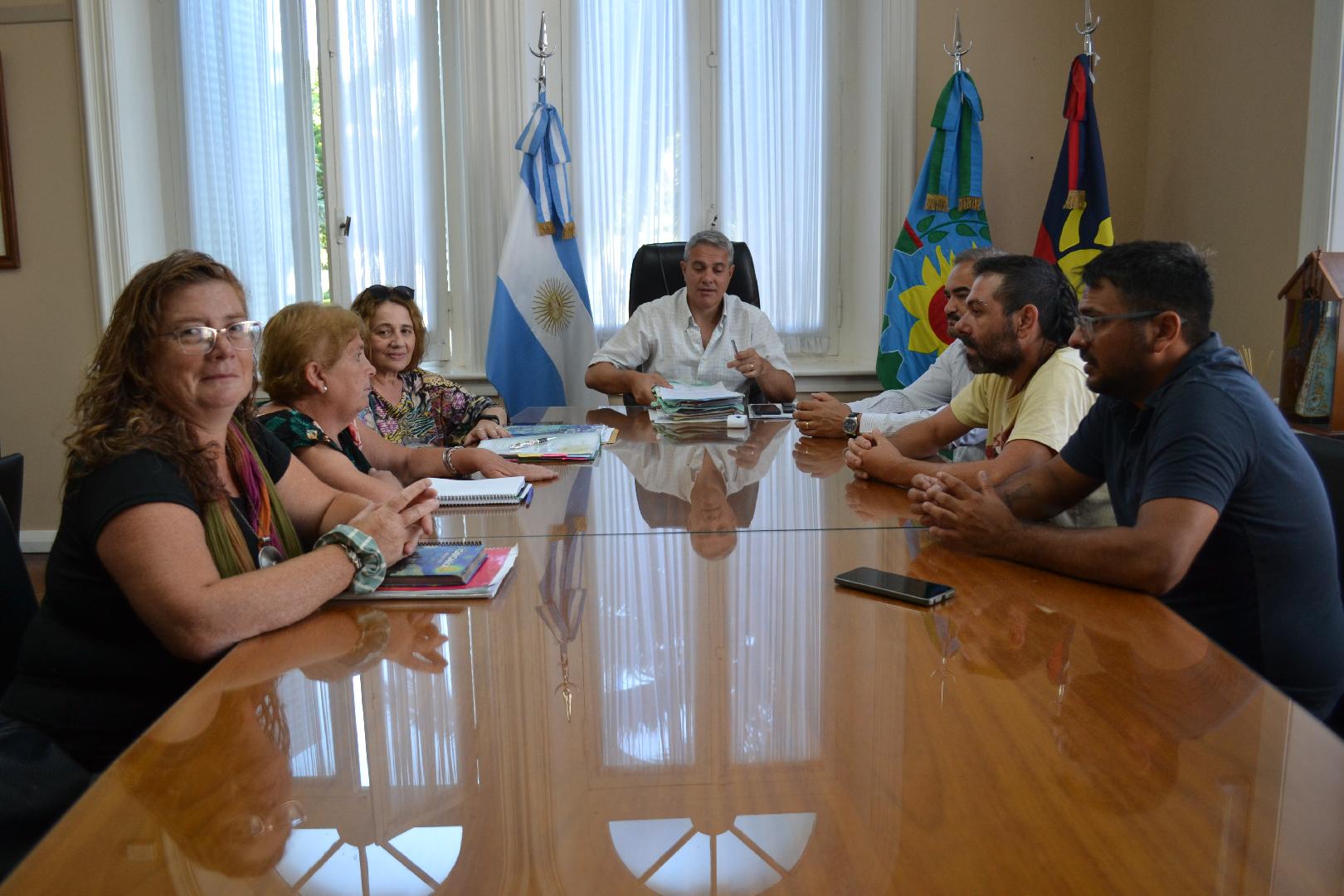 Reunión entre Golía y consejeros escolares por obras en educación