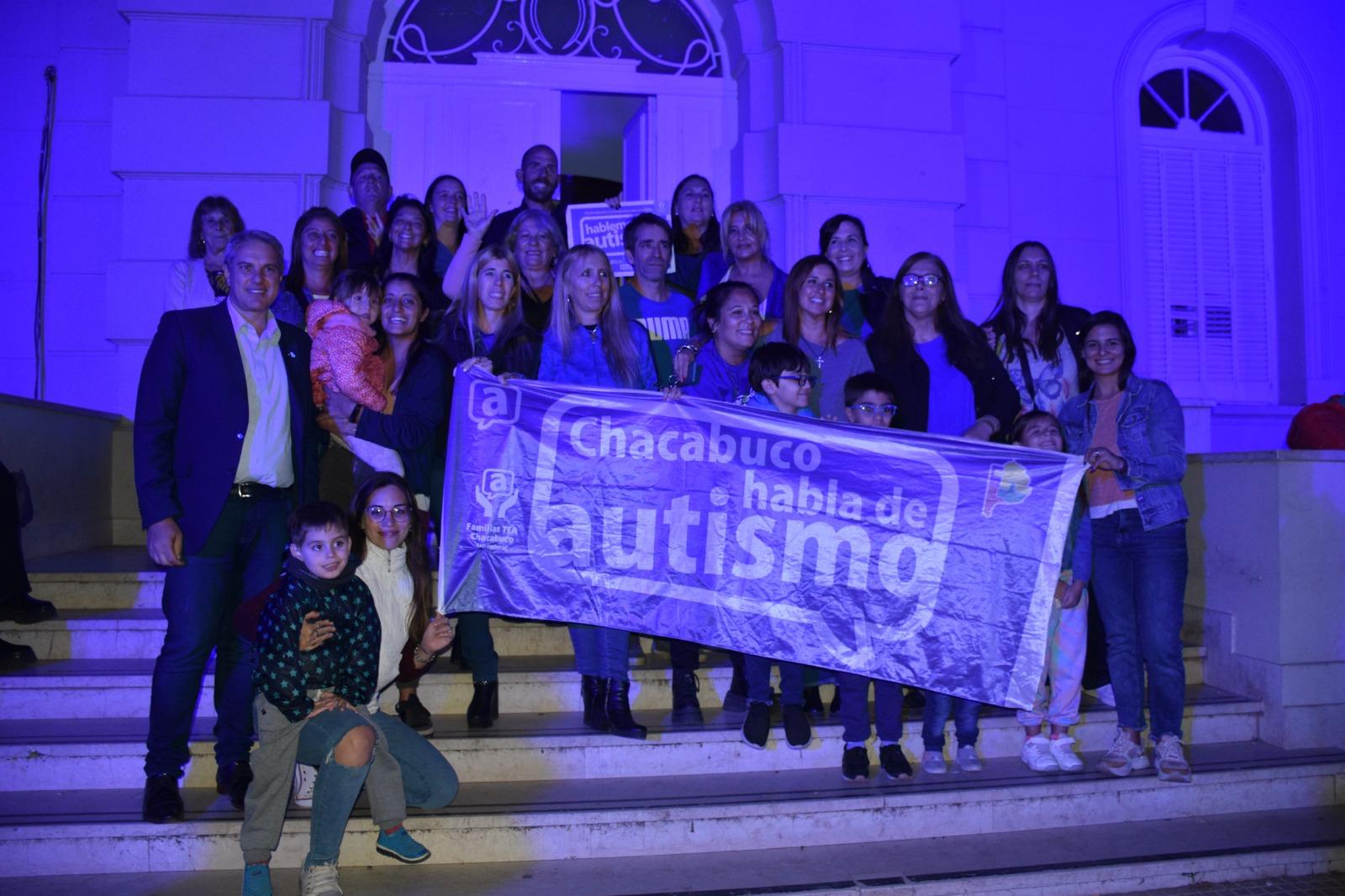 Encuentro frente al Municipio en el Día Mundial de Concienciación sobre el Autismo