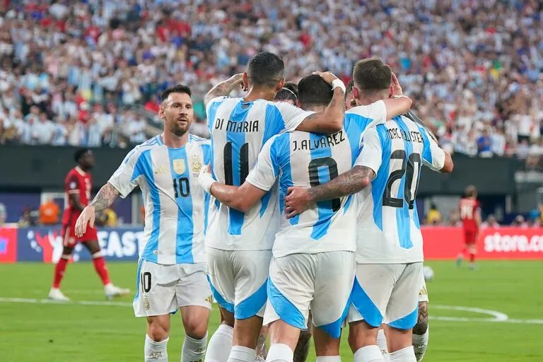 Argentina venció 2-0 a Canadá y se clasificó a la final de la Copa América