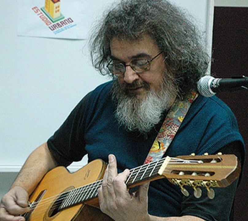 Edelmiro Molinari, un ícono del rock nacional y un notón en Hoy en día