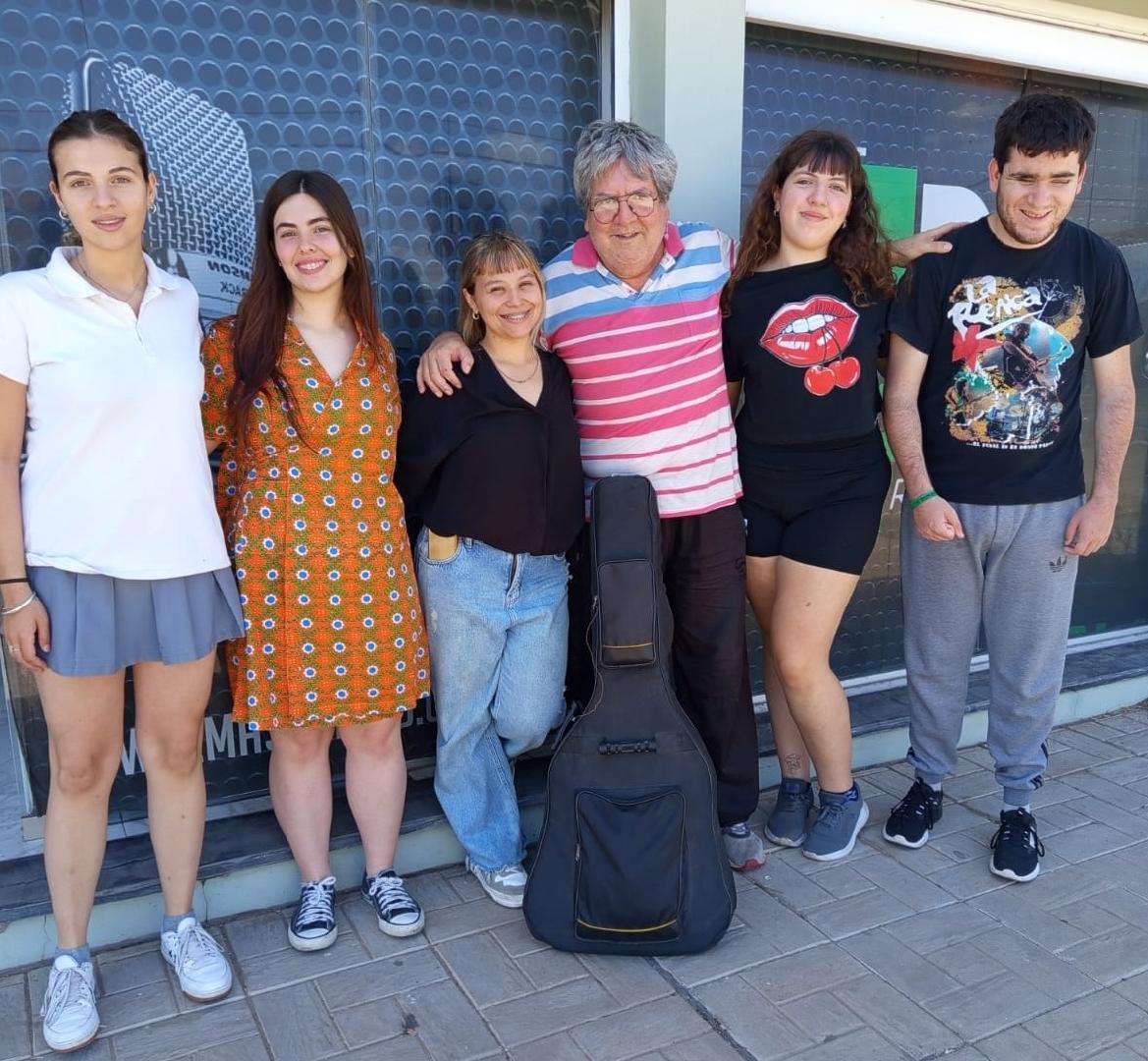 En el día de la música Marcelo Ferrer y sus alumnos tocan en vivo en MASS Radio