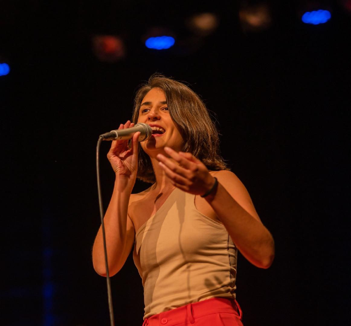 MILENE MORALES - Presenta 'Un vinito con Carnota' en el Teatro Italiano