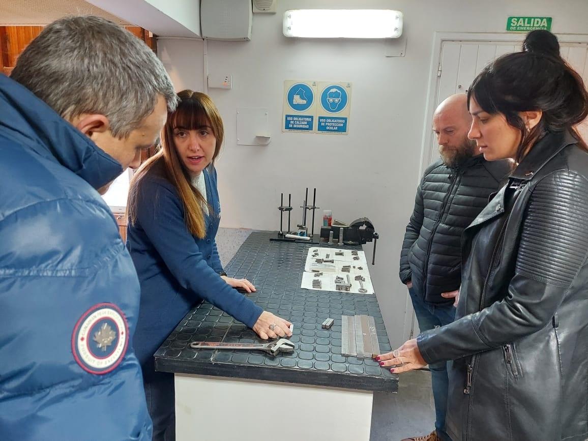 Visita al laboratorio Grupo Dhyzan SA