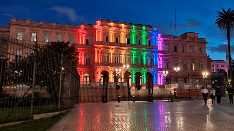 La Casa Rosada se iluminÃ³ con los colores de la comunidad LGBTIQ+