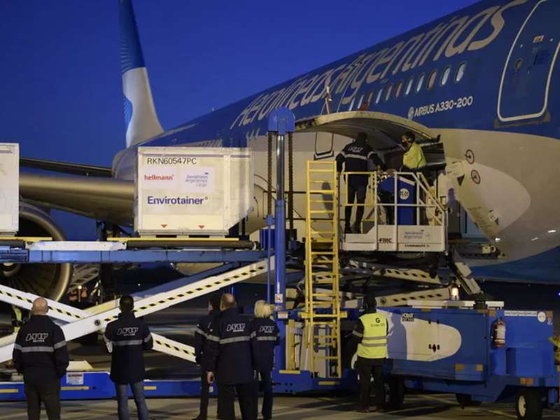 Hoy llegarÃ¡ un nuevo vuelo de AerolÃ­neas Argentinas con mÃ¡s vacunas de Sinopharm