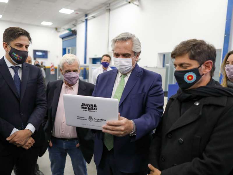 EL PRESIDENTE ANUNCIO LA ENTREGA DE NETBOOKS A ESTUDIANTES