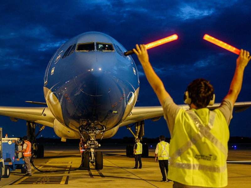 PartiÃ³ un nuevo vuelo de AerolÃ­neas a MoscÃº en bÃºsqueda de mÃ¡s vacunas Sputnik V