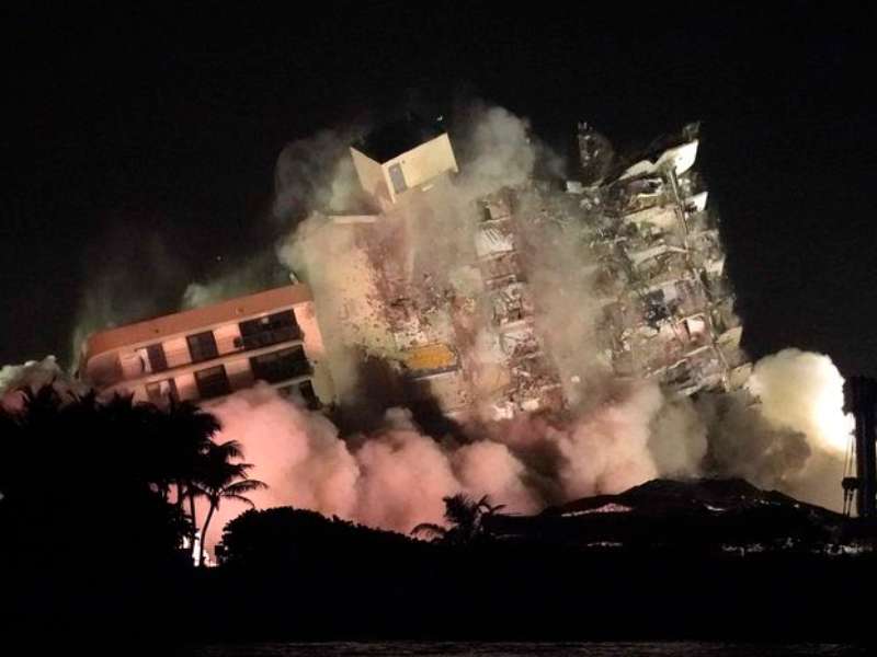 Derrumbe en Miami: demolieron lo que quedÃ³ en pie del edificio de Surfside tras la tragedia