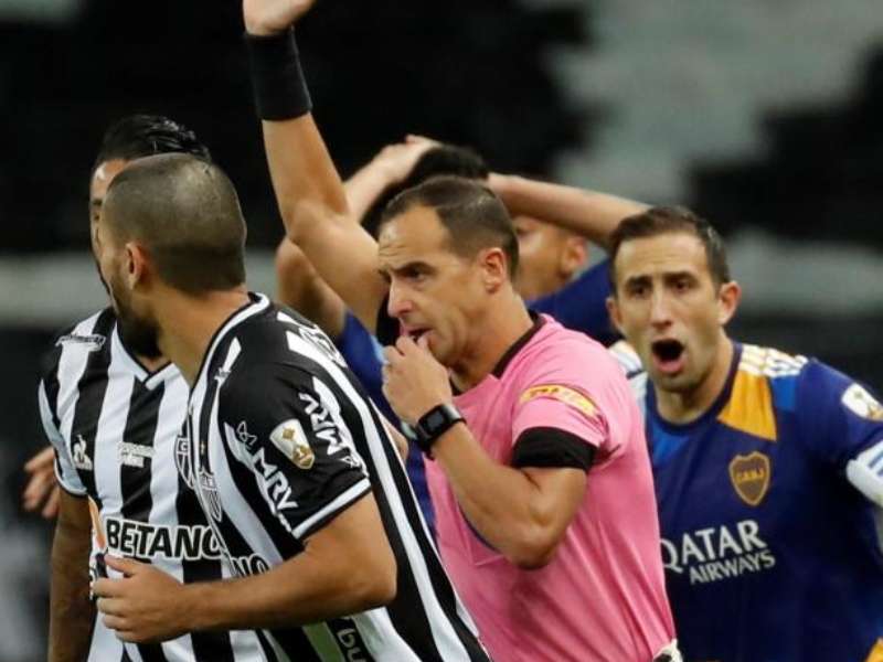 Tras otra decisiÃ³n polÃ©mica del VAR , Boca cayÃ³ en los penales frente a AtlÃ©tico Mineiro y quedÃ³ eliminado (VIDEO)