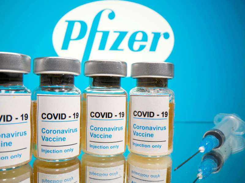 Anuncian firma de un acuerdo "vinculante" con Pfizer por 20 millones de vacunas