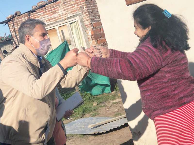 GolÃ­a junto a los vecinos agradeciendo su confianza