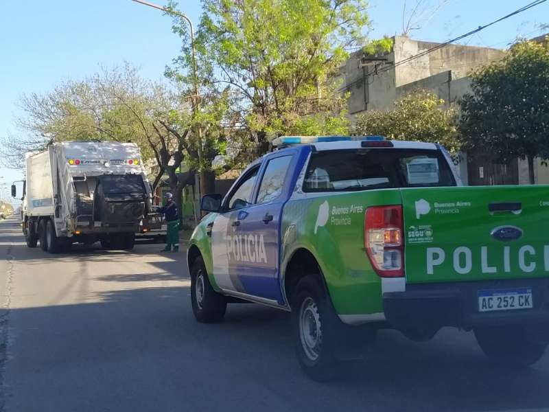 Camiones de Junín recolectan la basura de Chacabuco con custodia policial