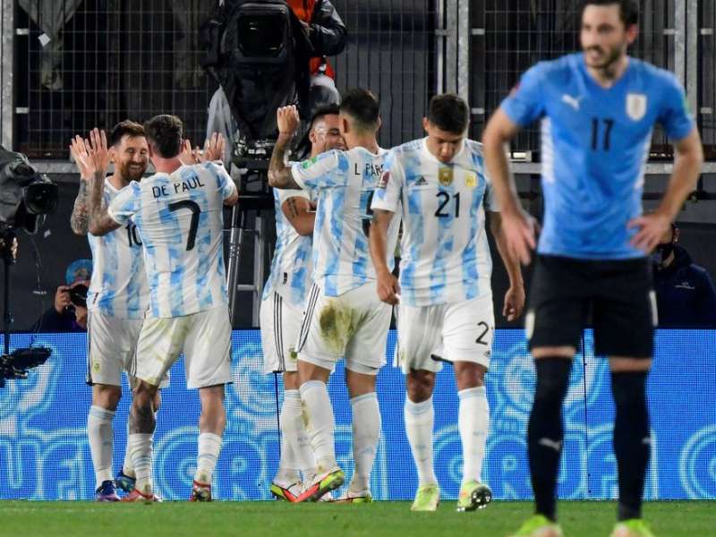 Argentina bailÃ³ a Uruguay y se acerca a Qatar