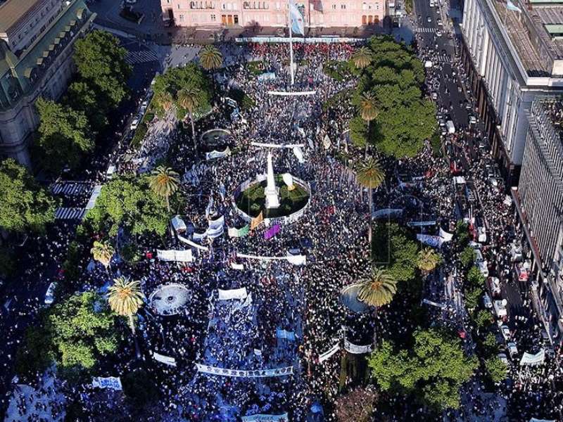 Militantes y organizaciones sociales colmaron Plaza de Mayo por el DÃ­a de la Lealtad