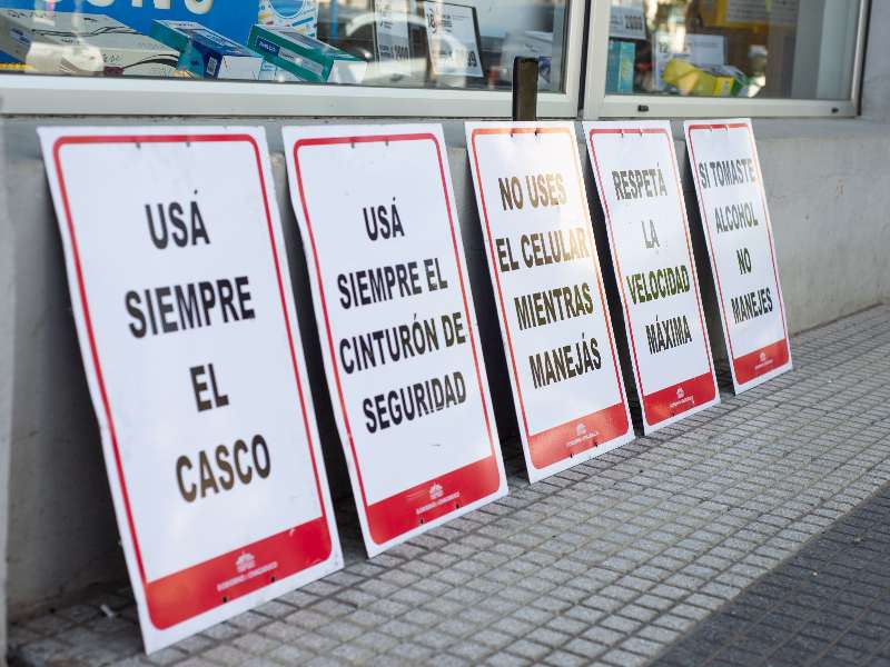 EducaciÃ³n Vial: campaÃ±a municipal de colocaciÃ³n de cartelerÃ­a en la vÃ­a pÃºblica