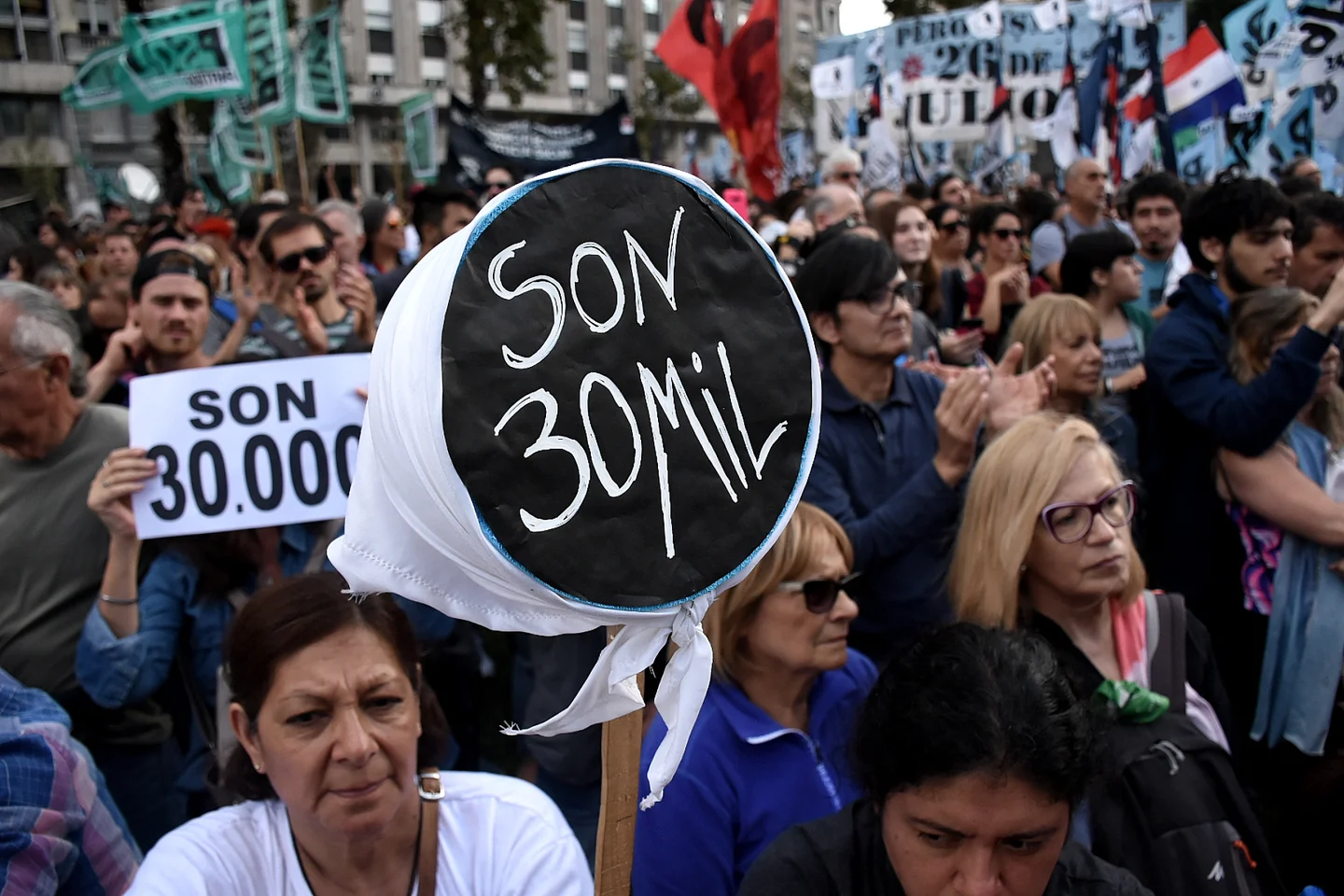 Los 30.000 presentes y las Plazas recuperadas