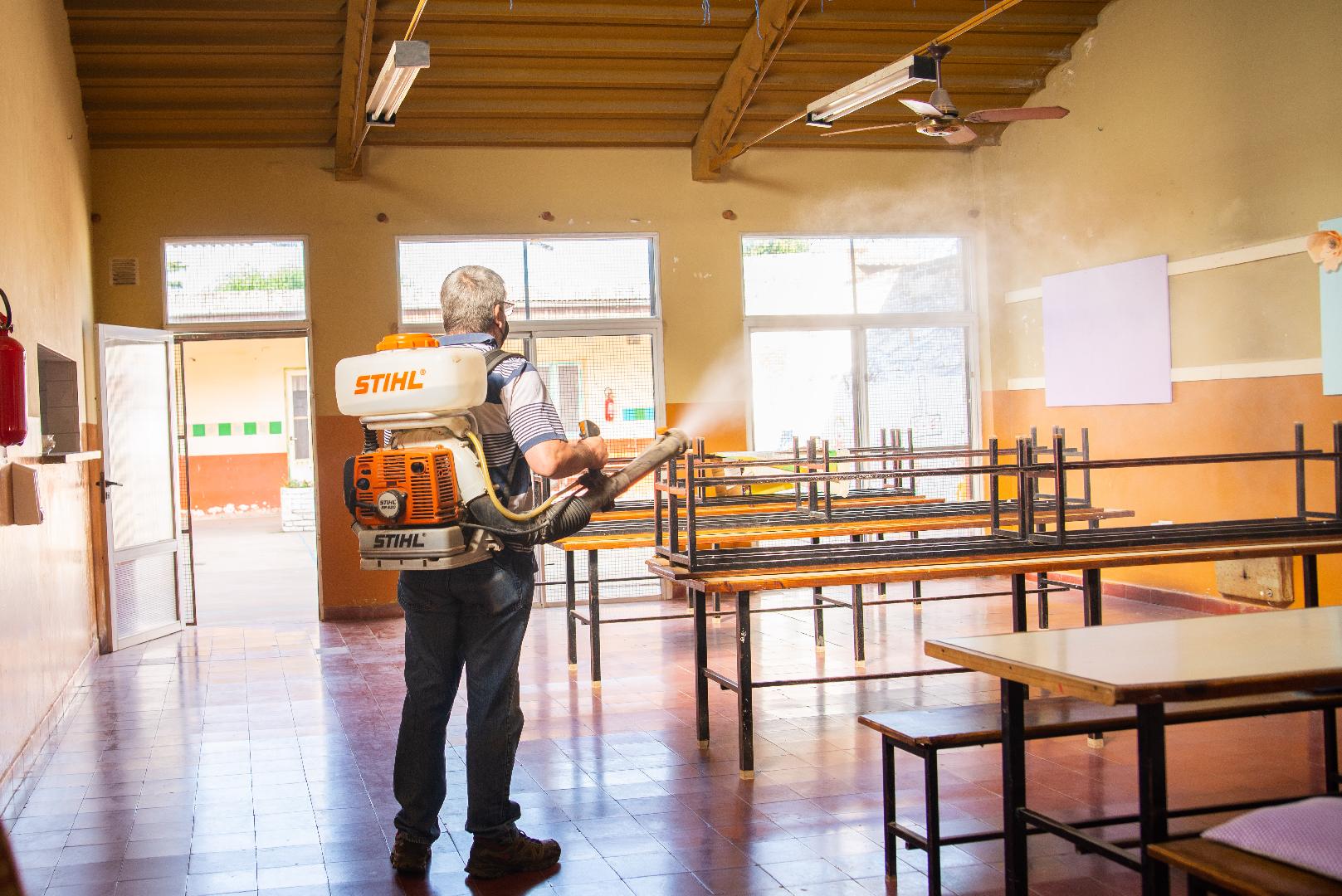 DesinfecciÃ³n en las escuelas previo al inicio de clases