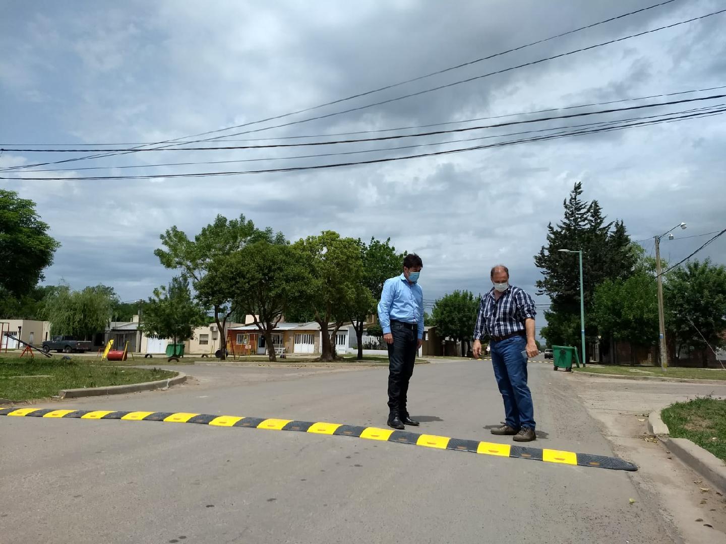 ColocaciÃ³n de reductores de velocidad en los barrios Los Pioneros y San Antonio