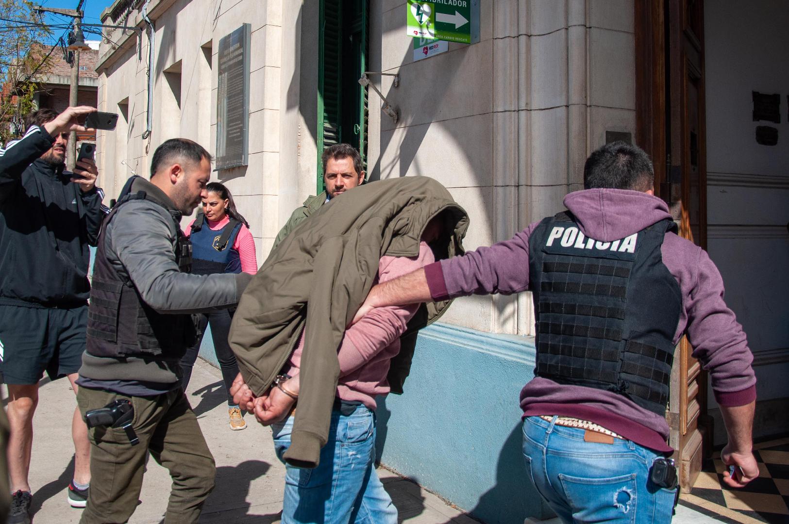 Detuvieron en Pergamino a dos hombres sindicados como responsales del robo a La Calera