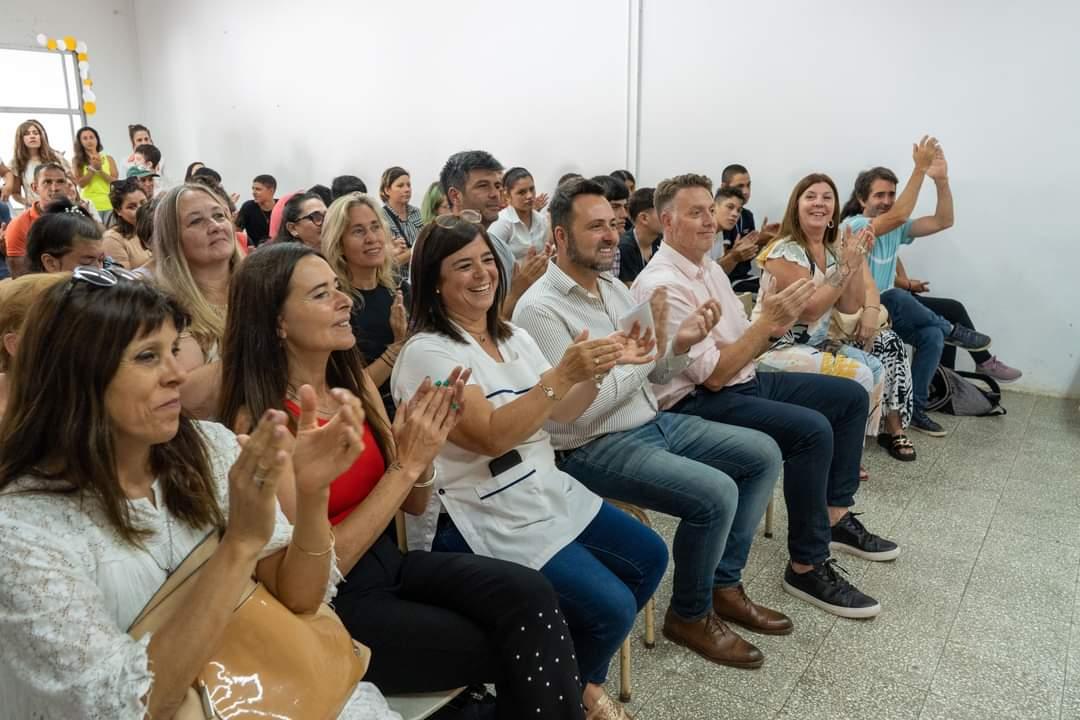 Aiola en el acto de egresados de la Escuela NÂ° 501