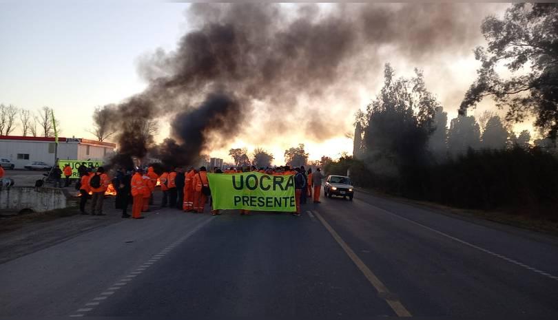 Paro y corte en Ruta 7 por despidos en el obrador de la AutovÃ­a