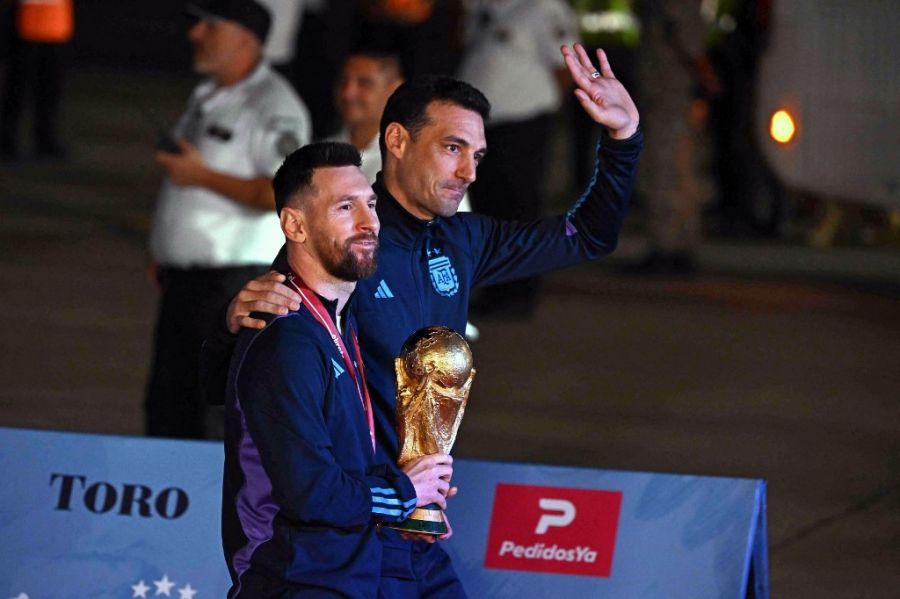 La Copa del mundo ya estÃ¡ en Argentina y los jugadores festejarÃ¡n con los hinchas